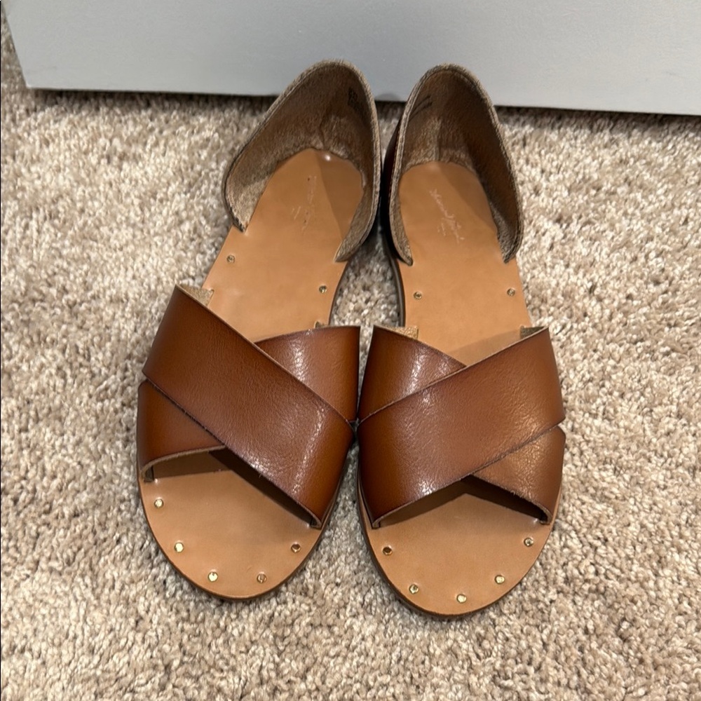 Universal Thread Tan Women's Sandals